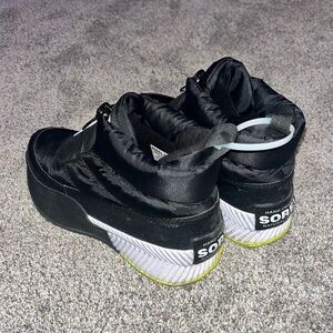 Women’s sorel boots size 6 out n about zip boot euc